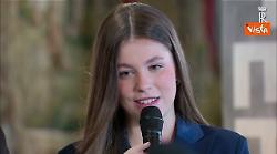 La studentessa a Liliana Segre: Ad Auschwitz mi hanno colpito le trecce tagliate alle ragazze