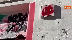 Vandalizzata con vernice rossa e scritte "fascisti di me**" sede Fratelli D'Italia a Roma Garbatella