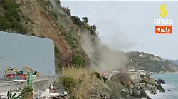 Anas fa brillare 300 kg di esplosivo per rimuovere un masso pericolante sull'Aurelia vicino Genova