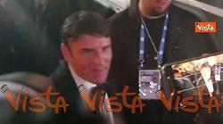 Sal Da Vinci trionfa al Festival di Sanremo 2026, ovazione dei fan con grida forza Napoli e selfie