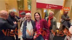 90esimo compleanno per Achille Occhetto, abbraccio e foto con la segretaria Pd Schlein