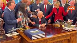 La preghiera dei Pastori evangelici con Trump alla Casa Bianca per il successo nella guerra in Iran