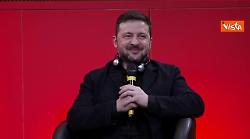 Standing ovation degli studenti francesi per Zelensky a Sciences Po Paris