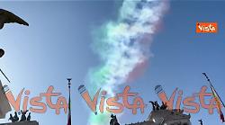 Le Frecce Tricolore sorvolano l'Altare della Patria per la Giornata dell'Unita Nazionale