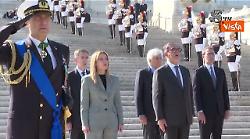 Giornata dell'Unit&agrave; nazionale, La Russa e Meloni cantano l'Inno di Mameli all'Altare della Patria