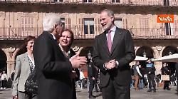 Mattarella prende un caff&eacute; con Re Felipe di Spagna nel centro storico di Salamanca