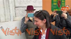 Applausi per Elly Schlein all&rsquo;arrivo al seggio per voto Referendum