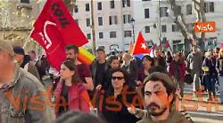 Parte il coro 'Free Palestine' al corteo No Kings a Roma