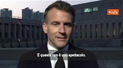 Macron su Trump: Si smentisce di continuo, il mondo ha bisogno di stabilit&agrave;