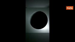 Una spettacolare eclissi solare nello spazio vista a bordo di Artemis II