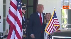 Meloni alla Casa Bianca nell'aprile 2025, la stretta di mano con Trump ARCHIVIO