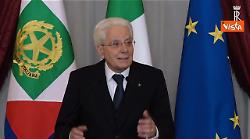 Mattarella: Autoironia per resistere a tentazioni potere. Papa mette in guardia da autoesaltazione