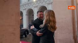 L'abbraccio tra Meloni e Zelensky all'arrivo del Presidente ucraino a Palazzo Chigi
