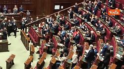 Opposizioni cantano 'Bella Ciao' prima del voto finale del Dl Sicurezza