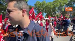 'Noi coi fascisti abbiamo finito di parlare il 25 aprile 1945', striscione Cgil al corteo 25 aprile