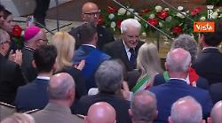 Standing Ovation per Mattarella dopo il suo discorso al teatro Feronia