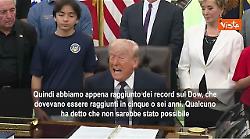 Trump parla di guerra Iran con bambini nello Studio Ovale: Forse siete troppo giovani per questo