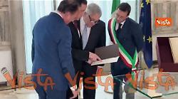Tajani consegna a Rubio l'albero genealogico della sua famiglia italiana