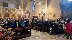 Santa Lucia tra sacro e profano: folla di fedeli e appassionati per le tradizionali cialde all&rsquo;anice