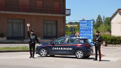 Arrestato due volte in un giorno: 29enne irregolare sul territorio scappa dai carabinieri e getta la cocaina dal finestrino dell'auto