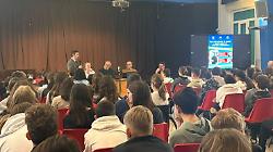 Le scuole di Passignano sul Trasimeno ricordano Peppino Impastato. L'ira del centrodestra: "Perch&eacute; c'era un'esponente della Cgil?". La replica: "Da anni lotta contro la mafia"