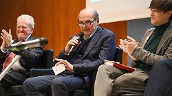 Referendum giustizia, Pier Luigi Bersani al Quattrotorri per le ragioni del no: le foto dell'incontro