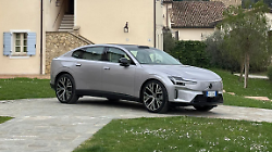 A bordo della Volvo ES90: debutta la tecnologia 800V