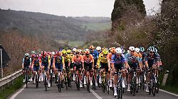 La Tirreno-Adriatico passa in Umbria, occhio alle chiusure stradali: come cambia il traffico