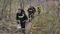 Escursionista 45enne cade nella grotta del Chiocchio: estratta dai vigili del fuoco di Spoleto e trasportata in elisoccorso a Terni