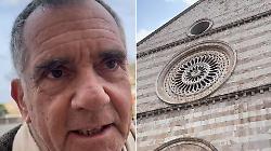 Fabio Ferrari (il mitico Chicco de I ragazzi della 3C) ad Assisi: "Andateci a messa che non vi fa male...". Video