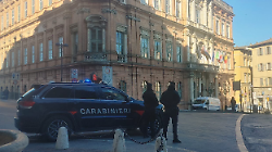 Sorpreso a spacciare, tenta la fuga ma viene subito bloccato: arrestato 28enne