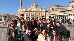 Docente accoltellata in classe: sfoglia l'inserto Scuola & lavoro