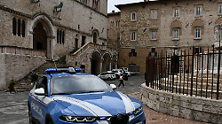 Manomette il braccialetto elettronico