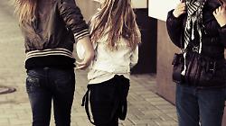 Lite tra ragazzine al centro commerciale degenerata in schiaffi e calci: denunciate tre minori