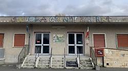 Primaria di Cerqueto chiusa da oltre due anni. Le opposizioni chiedono chiarezza: "A che punto &egrave; l'iter per la nuova scuola?"