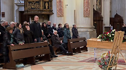 Dolore e commozione all&rsquo;ultimo saluto per Bettoni