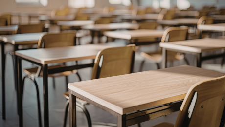 Studente minorenne estrae coltello in classe e minaccia il compagno