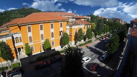 "Non bastano i parcheggi gratuiti ad attirare turisti". La polemica