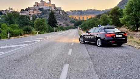 Lite in strada a Spoleto, ubriaco aggredisce i carabinieri: arrestato 48enne