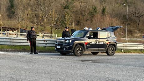 Auto "rubata" prestata per il furto in una casa di Gubbio: denunciati un uomo e una donna