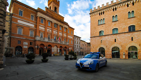 Sorpreso a spacciare hashish e cocaina nel centro storico: arrestato 31enne