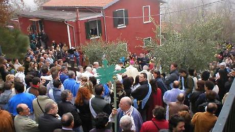 Gualdo Tadino, torna l'antico rito della processione al santuario della Madonna di Montecamera. Fedeli in cammino il marted&igrave; dopo Pasqua
