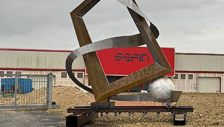 &Egrave; pronta "Limen", la scultura sul cinema per la rotatoria nord dello Scalo. Rubini: "Un percorso iniziato due anni fa ormai alle fasi finali"