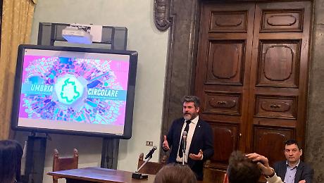 Rifiuti, rivoluzione circolare: tariffa puntuale, impianti smart e addio all'inceneritore