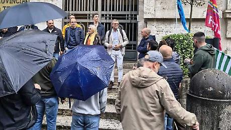 Sangraf, ora &egrave; sciopero e presidio: azienda senza gasolio ed energia