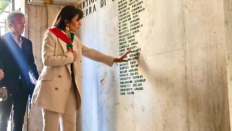 Terni, il 25 Aprile: la grande partecipazione alle cerimonie e al corteo nelle vie per l'omaggio ai luoghi della memoria - FOTO