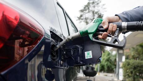 Benzina oltre 1,9 euro al litro: in Umbria rincari fino a 18,5 centesimi in 5 giorni