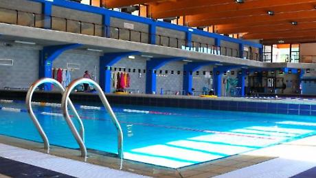 "Piscina comunale chiusa, nessuna certezza sui tempi". Rifare Gualdo e FI chiedono il cronoprogramma