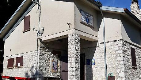 Rifugio di Monte Maggio ancora senza gestore: comunanza agraria al lavoro per il recupero della struttura