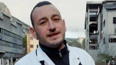 &ldquo;Lu Pizzicarolo&rdquo;, chi &egrave; il re dei social che riaccende Papigno: il carro costruito con gli amici del borgo